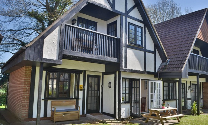 Saint Erth Praze Cabaña | 36 Tudor Court, Tolroy Manor