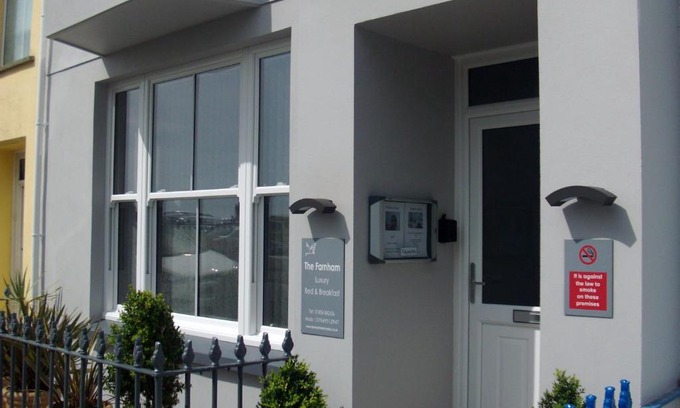 Tenby Casa | Farnham Hotel