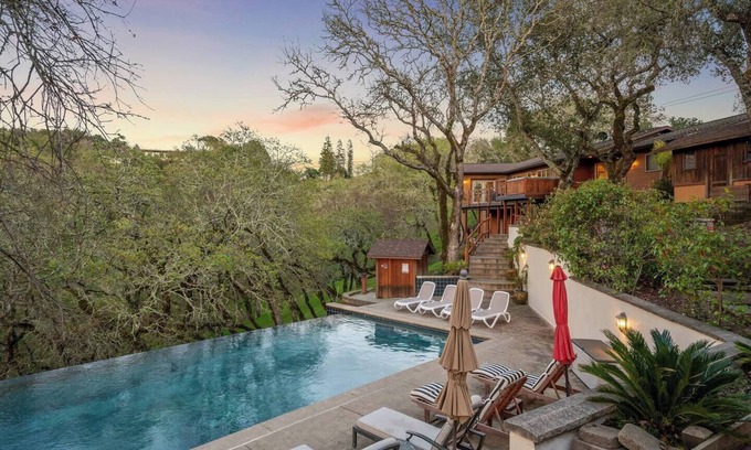 Larkfield-Wikiup Casa | Farpoint: Heated Infinity Pool, Mountain Views