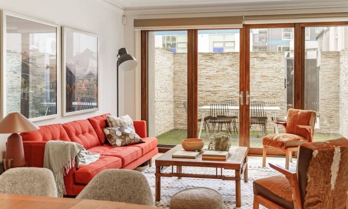 Carlton South Apartamento | Farrah - Designer, Three Bedroom Carlton Residence