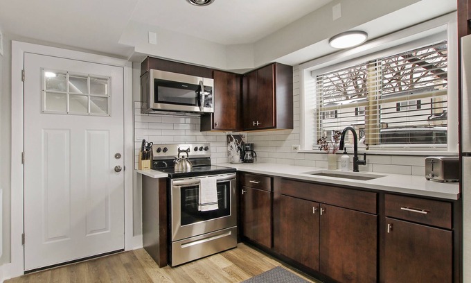 Skokie Apartamento | Fascinating 1BR Apartment in Skokie