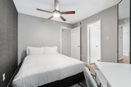 Brentwood Apartamento | Fascinating Modern Luxe 1B in Austin Pool BBQ
