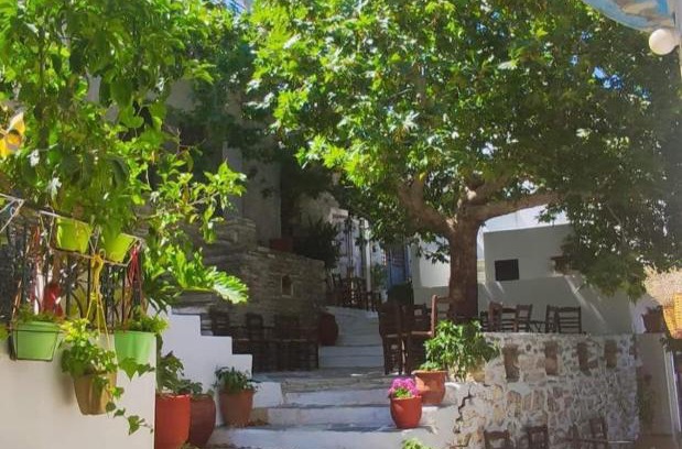 Filoti Casa | Fasolas square studio 15m2 is located 30 stairs up from the main road and it is in the old market fasolas and next to the museums