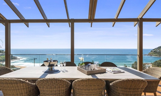 Whale Beach Casa | FEATHER TOP by Palm Beach Holiday Rentals