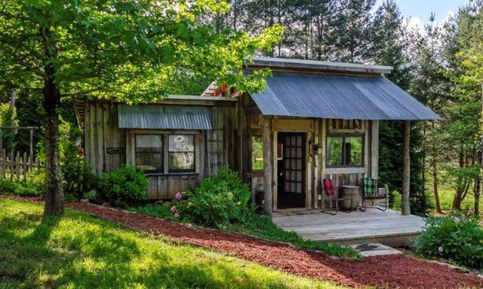 Franklin Cabaña | Feathered Nest - Picturesque Creekside Cottage in Peaceful Valley!