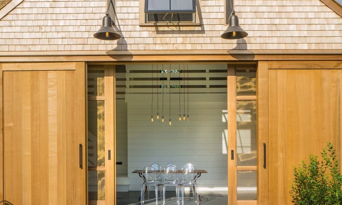 Orleans Casa | Presentado en Boston Globe, capa completamente renovada con piscina y poolhouse moderno