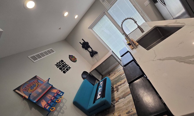 South Philadelphia Casa | Federal Hideaway Spacious 4-bedroom house in charming Philadelphia with WiFi, AC