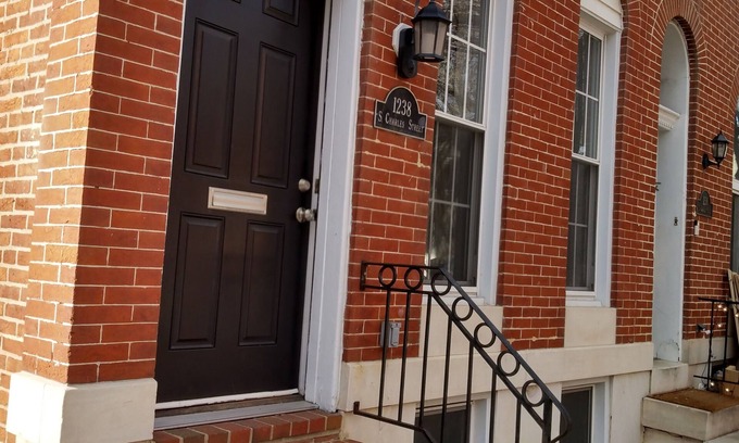 South Baltimore Casa | Federal Hill - Central, fully renovated townhouse. Close to restaurants and bars