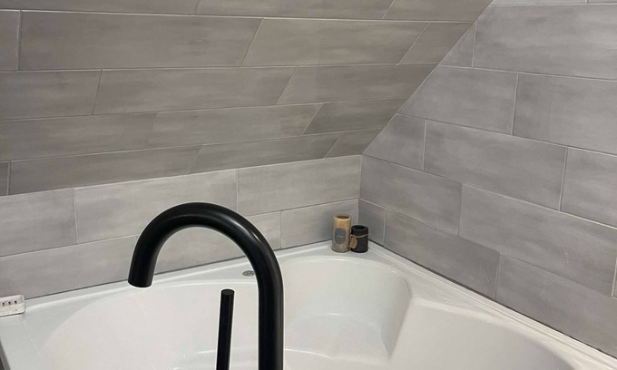 Federal Hill Apartamento | FEDERAL HILL MODERN APARTMENT w/JACUZZI TUB