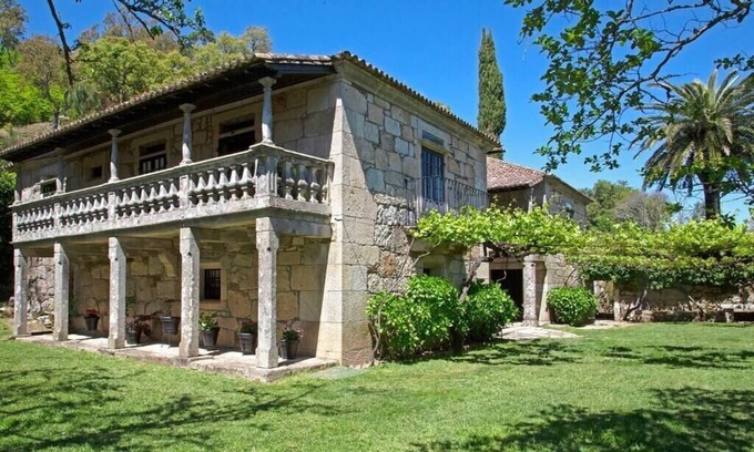 Eiras Villa | Fee4Me O' Pepito 1743 Casa del Abad