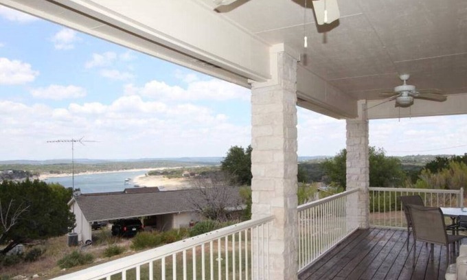 Briarcliff Casa | Feed the deer w/Lake Travis views & open Boat Ramp