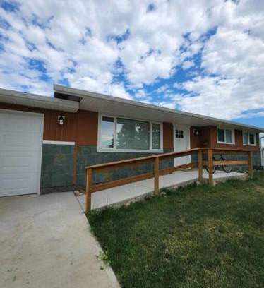 Town of Magrath Casa | Feel at home, Country style family house.