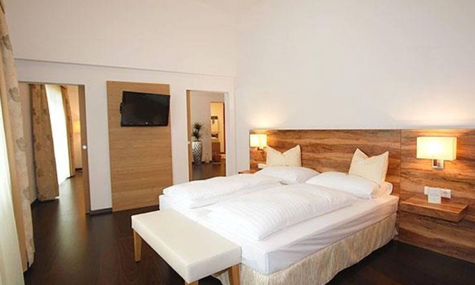 Hinterstoder Casa | Feel-good suite 4-star deluxe, shower and bath, WC - Relax- & Wanderhotel