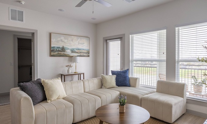 Richmond Apartamento | Feel@Home I Rosenberg I Lakeview