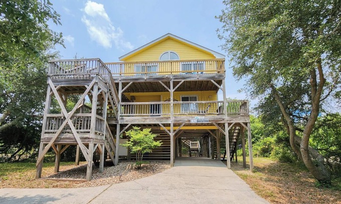Tuckahoe Casa | Classic 4 BR oceanside beach cottage in Duck w/Community Pool & Tennis