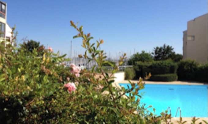 La Rochelle Apartamento | Feet in the water between beach and marina...