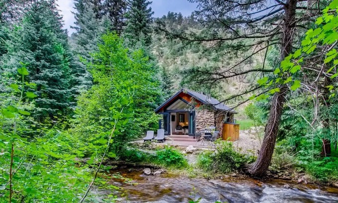 Idaho Springs Cabina | Feldspar Minimalist Modern