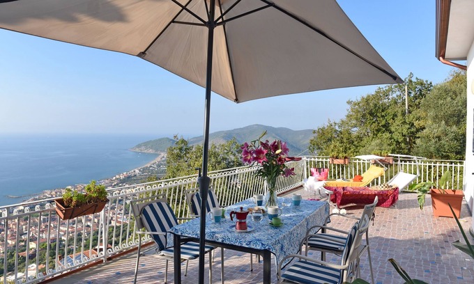 Castellabate Historic Centre Apartamento | Modern furnished apartment with large terrace - sea view!