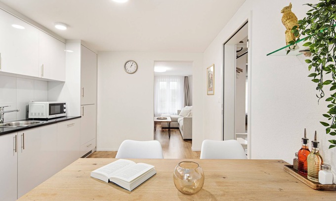 St. Gallen Apartamento | Felsenstrasse Apartments by VISIMO - Elegant heritage building in a quiet neighborhood