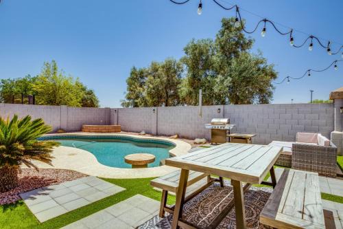 Greenfield Lakes Casa | Fenced-In Pool and Patio Gilbert Home!