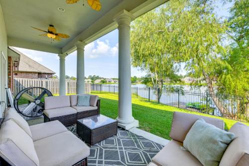 Denham Springs Casa | Fenced-In Yard and Pond Views Home 18 Mi to LSU!