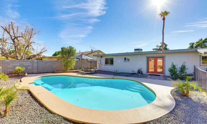Peoria Ave Citizen's Group Casa | Fenced Pool & Yard! Glendale Family Home
