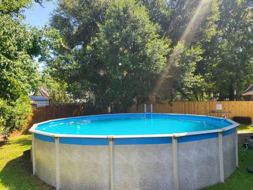 Savannah Casa | Fenced Yard w Pool! Laurelwood Lodging