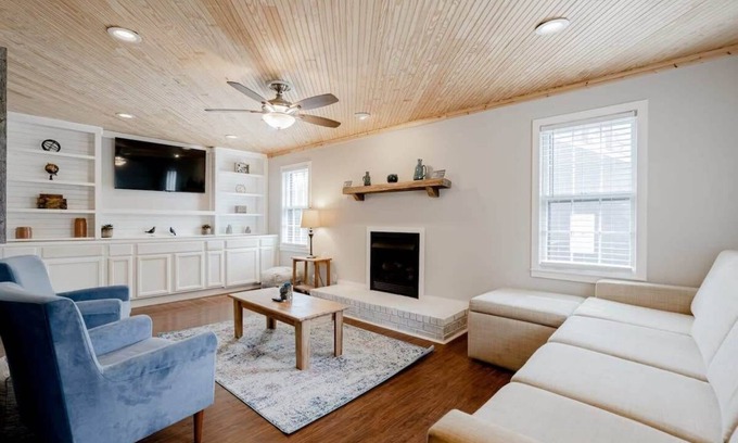 Columbia Casa | Fenced Yard with Pool! 10 Mins to Lake Murray