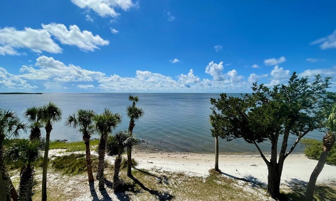 Cedar Key Condominio | Fenimore Mill 5D Open Water, Pool, Hot Tub!