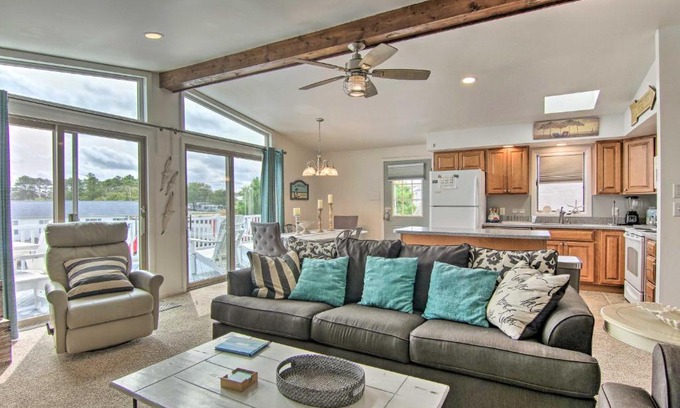 Fenwick Island Casa | Fenwick Island Home with Canalfront Deck Less Than 1Mi to BCH