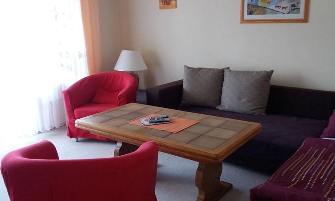 Zirndorf Apartamento | Casa de vacaciones en el borde del bosque con balcón