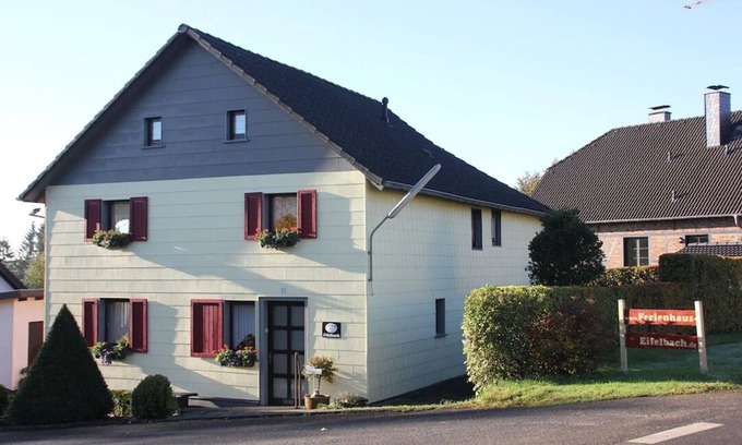Mutzenich Casa | Ferienhaus Eifelbach für 4 Pers. mit Kamin in Monschau - 4 Sterne DTV