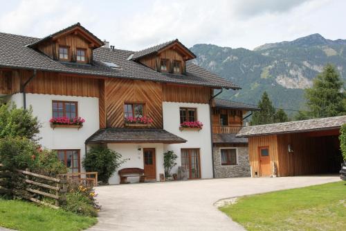 Haus im Ennstal Apartamento | Ferienhaus Ennsling