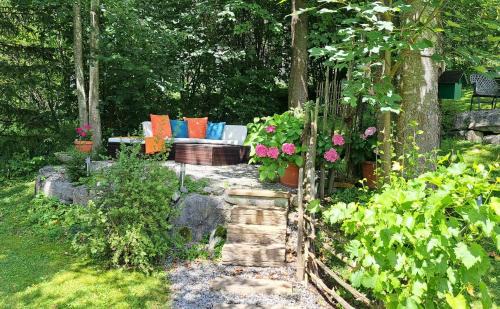 Abtenau Casa | Ferienhaus Lechner am Waldrand mit Sauna, Bergblick und Naturgarten"