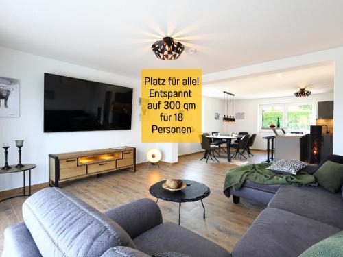 Hockelheim Casa | Ferienhaus Northeim - 300qm - 3 Wohnungen - 12 Zimmer - bis 18 Gäste - Kleinkinder reisen gratis - für Familien und Gruppen - Küchen mit Spühlmaschine Backofen, Mikrowelle - Smart-TV - WLAN - Fußbodenheizung, Klimaanlage & Raffstores - nähe Göttingen