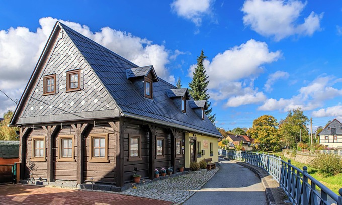Grossschoenau Apartamento | Ferienhaus Sissi mit Whirlpool, Sauna u Sehr Ruhig