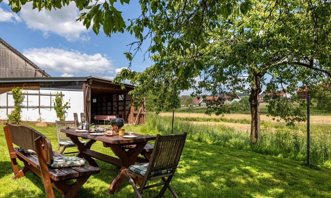 Radmuhl Apartamento | Apartamento 'Ferienhof Im Salzbachtal Comfort OG' con jardín y balcón compartidos
