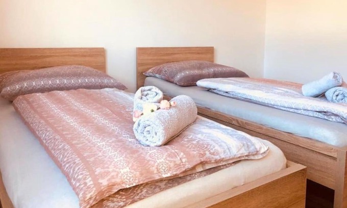 Hafendorf Apartamento | Ferienwohnung - 3 Zimmer, Petrovic