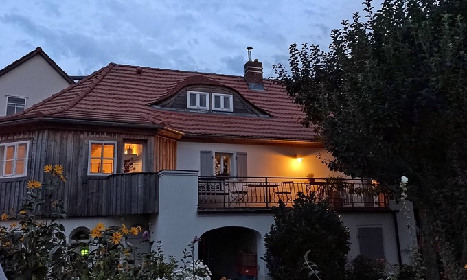 Schoenfeld-Weissig Apartamento | Ferienwohnung Alte Post mit Terrasse, Kamin und Gartenblick
