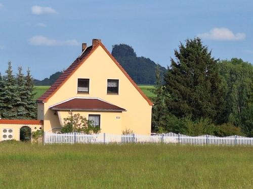 Reinhardtsdorf-Schoena Apartamento | Ferienwohnung Blick zum Zirkelstein