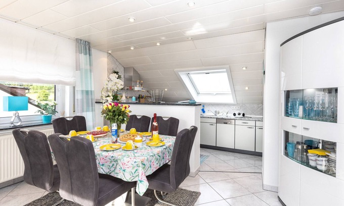 Herzhausen Apartamento | Ferienwohnung Dachgeschoss mit Zwei Schlafzimmern