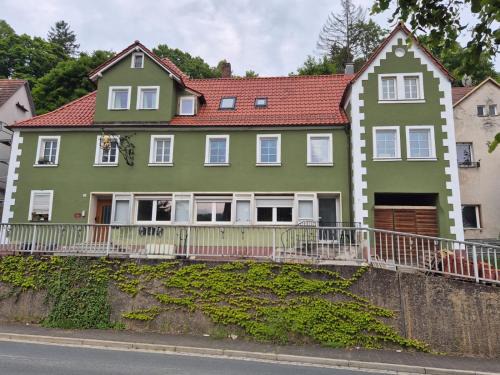 Heiligenstadt in Oberfranken Apartamento | Ferienwohnung Goldener Löwe
