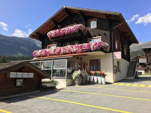Ernen Apartamento | Ferienwohnung Haus Mühlebach