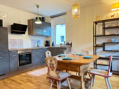 Oeblarn Apartamento | Ferienwohnung im Sonnendorf Öblarn