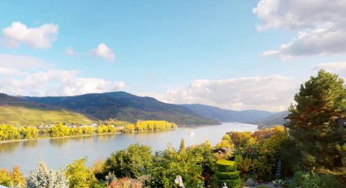 Mainz-Bingen Apartamento | Ferienwohnung Märchenhain mit 2 Bädern und Rheinblick