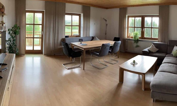 Windorf Apartamento | Apartamento con balcón, terraza y piscina climatizada en el jardín.