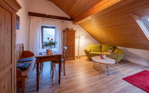 Wiesenfelden Apartamento | Ferienwohnung „Rose“