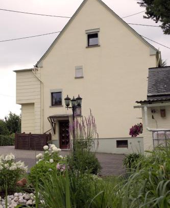 Hillscheid Apartamento | Ferienwohnung Sauer