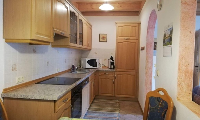 Bergen Casa | Apartamento Sonnenhäusl 54 metros cuadrados para 2 personas arriba con sala de estar, dormitorio, garaje