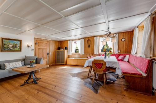 Gruenenbach Apartamento | Ferienwohnung Wiesengrün - uriger Hüttenstil